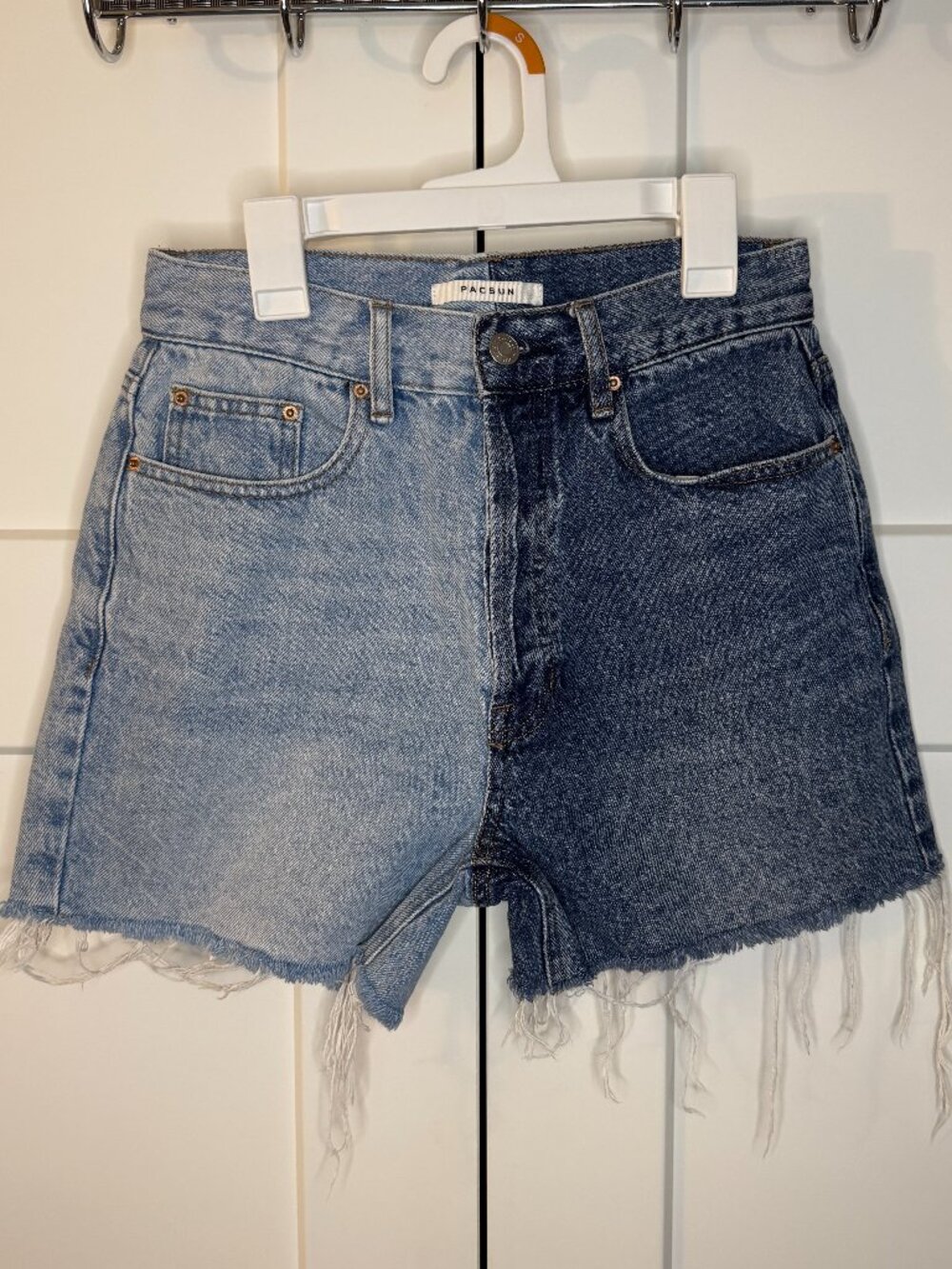 PacSun Women's 90's Girlfriend High-Rise Two-Tone Cut Off Denim Shorts Blue 26